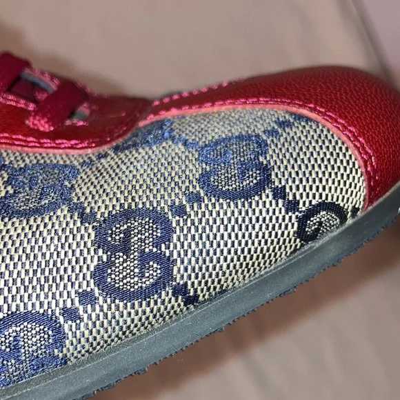 COPY - Authentic Gucci Vintage Sneakers - Picture 9 of 11